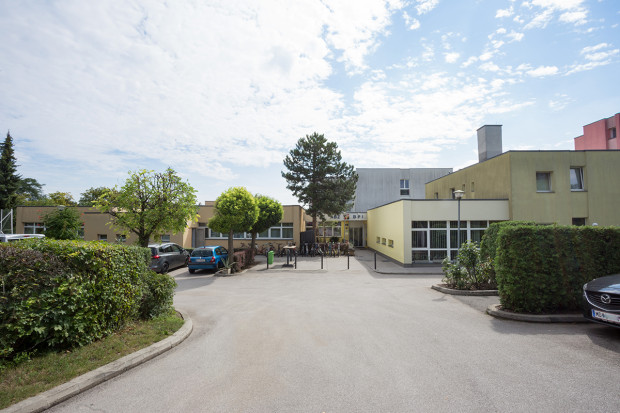 Außenaufnahme des ÖJAB-Hauses Mödling.