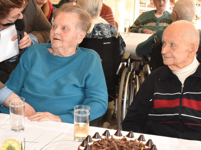 Marianne Polzer (85) mit ihrem Ehemann.