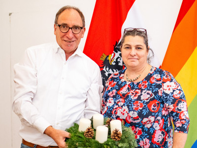 Johannes Rauch, Bundesminister für Soziales, Gesundheit, Pflege mit Monika Antl-Bartl, Stv. Geschäftsführerin   der ÖJAB. Foto: BMSGPK