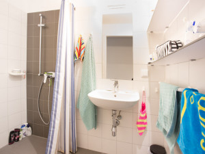 bathroom at the ÖJAB-Greenhouse.