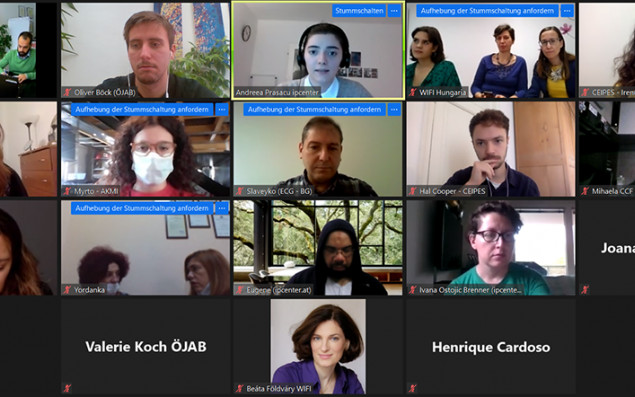 EUpTrain-Attendees at a Online-Conference.