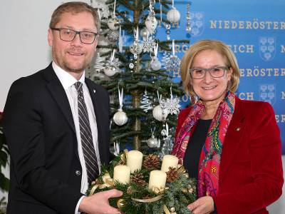 Johanna Mikl-Leitner, Niederösterreichische Landeshauptfrau mit Harald Pöckl, Stv. Geschäftsführer der ÖJAB. Foto: NLK Pfeiffer