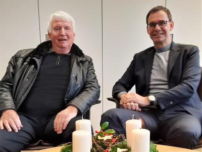 Markus Wallner, Vorarlberger Landeshauptmann (rechts) und Kurt Ganahl, Mitbegründer und früherer Direktor der Dr. Bruno Buchwieser-Schule in Ouagadougou, Burkina Faso (links).