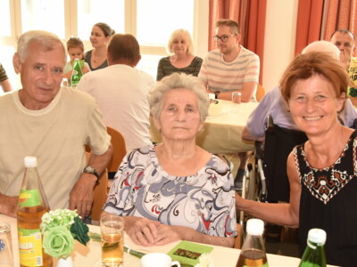 Martha Frey (91) mit Sohn und Schwiegertochter.